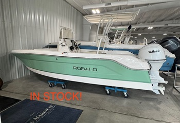 2027 Robalo R160 Island Green/White Boat